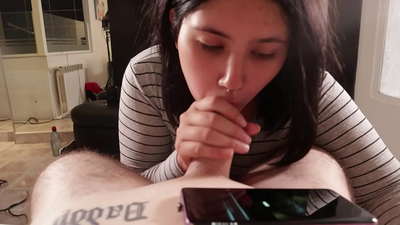 Cukkolom a mostohahúgomat, miközben Disney-t néz [Cum]